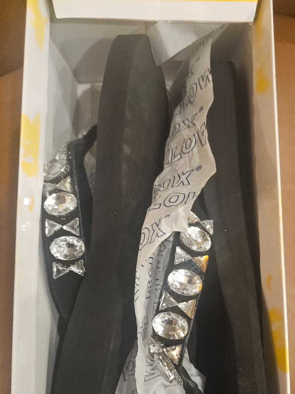 YELLOW BOX RHINESTONE FLIP FLOPS, SIZE 9 - Picture 7 of 7